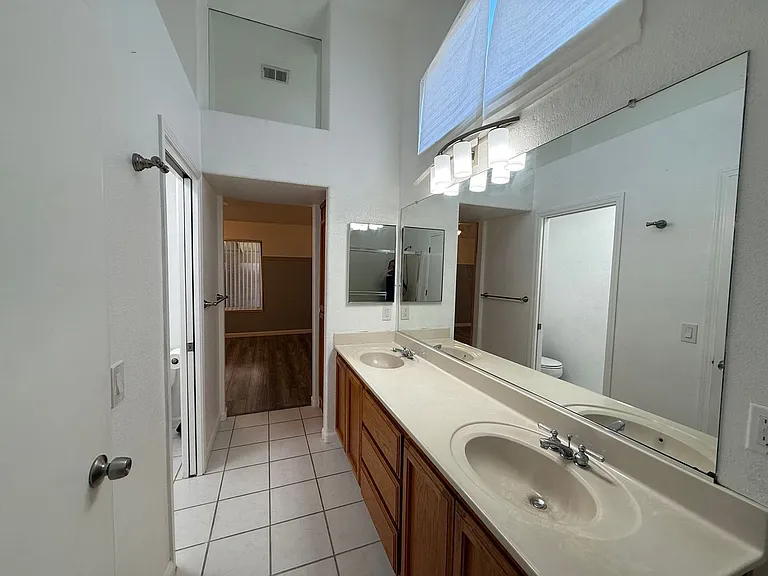 1501 Shiprock Ct — Photo 32