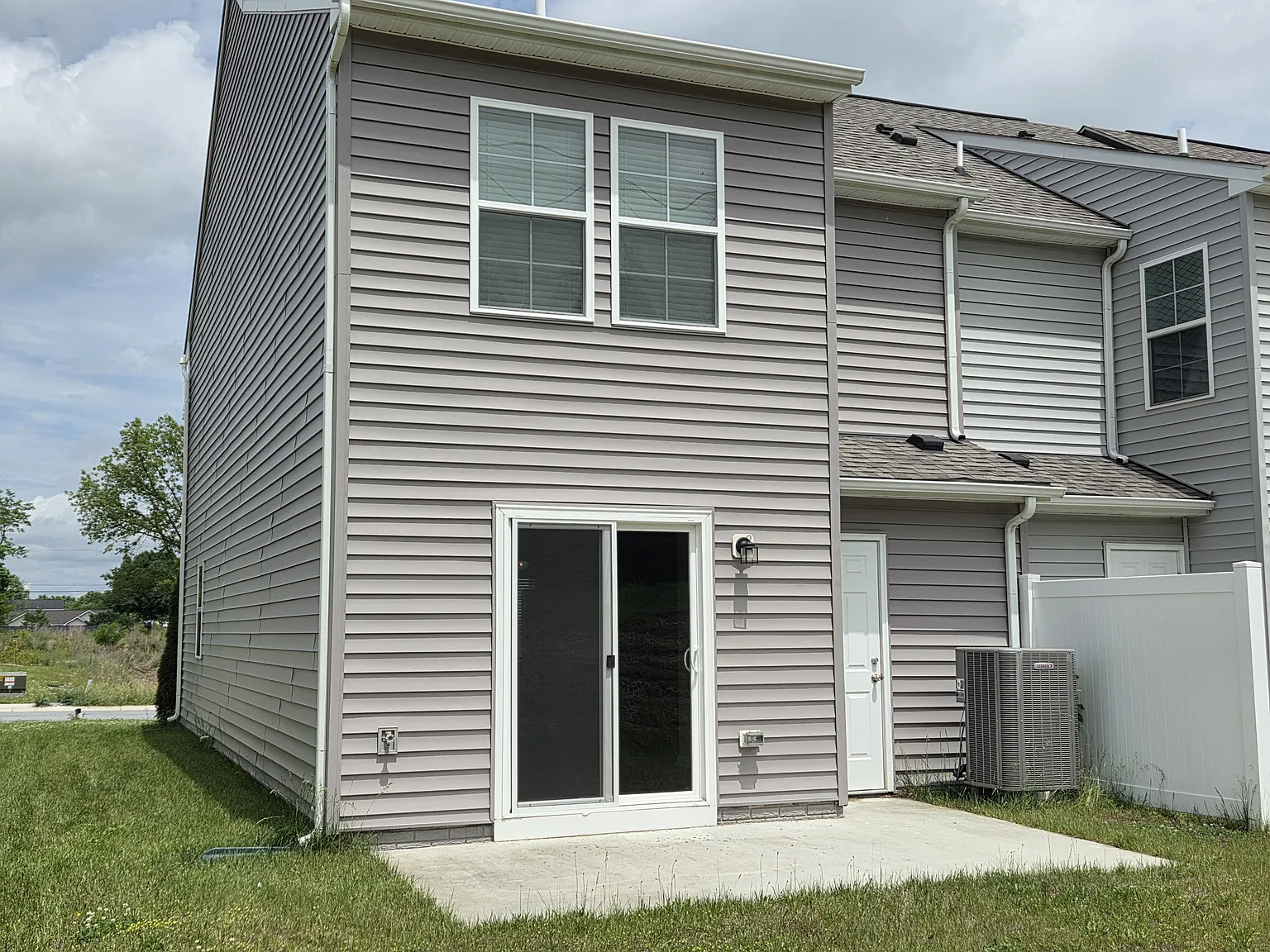 3 bed, 2.5 bath, 1480 sqft, $1,800 — Photo 3