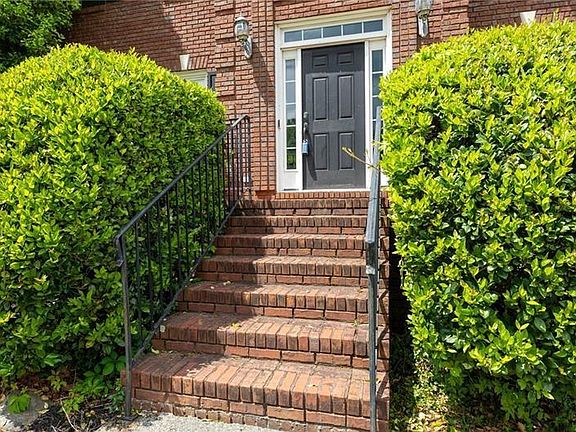 3rd image of 3180 Crestmont Way NW