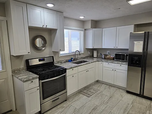 875-895 W State St #B Photo 1