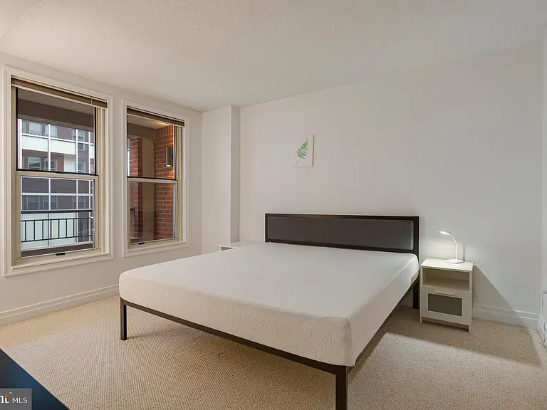 915 E St NW #1001 — Photo 13