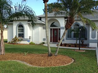 2725 SE Mariposa Ave, Port Saint Lucie, FL 34952