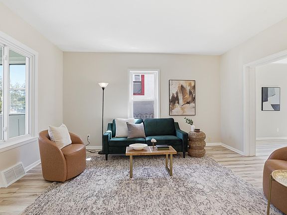 3rd image of 3036 Clinton Ave
