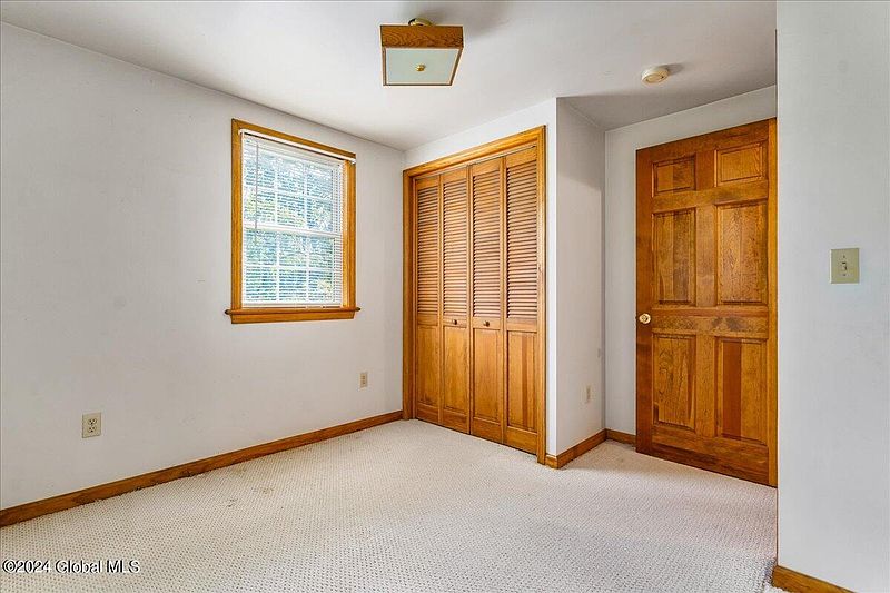 3rd image of 12 Hemple Place