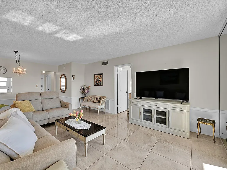 2350 NE 14th Street Cswy #609 — Photo 9