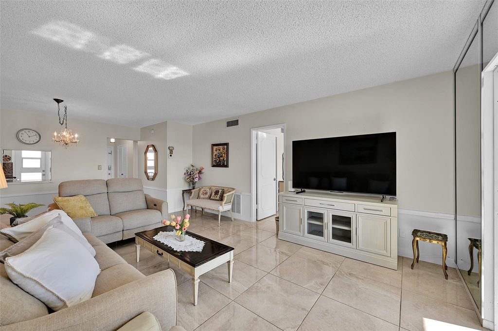 2350 NE 14th Street Causeway #609, photo 9