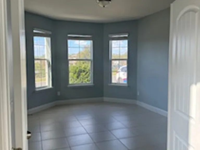 5717 SW 49th Ave — Photo 12