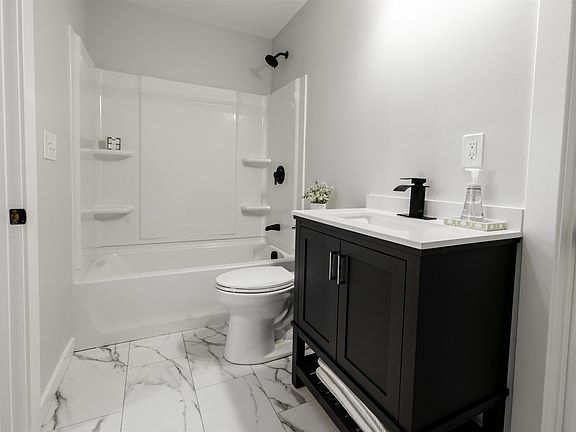 5th image of 27 Washington Street