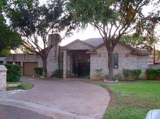 5 Manor Pl, Laredo, TX 78041