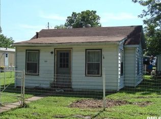 131 S Wall St, Centralia, IL 62801