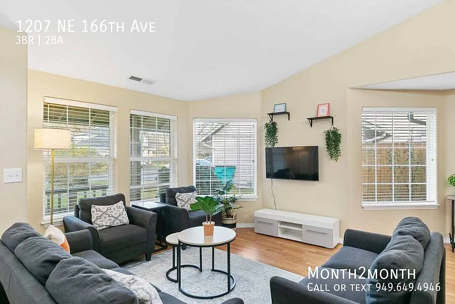 Cascadia Comfort Home on 166th — Photo 2