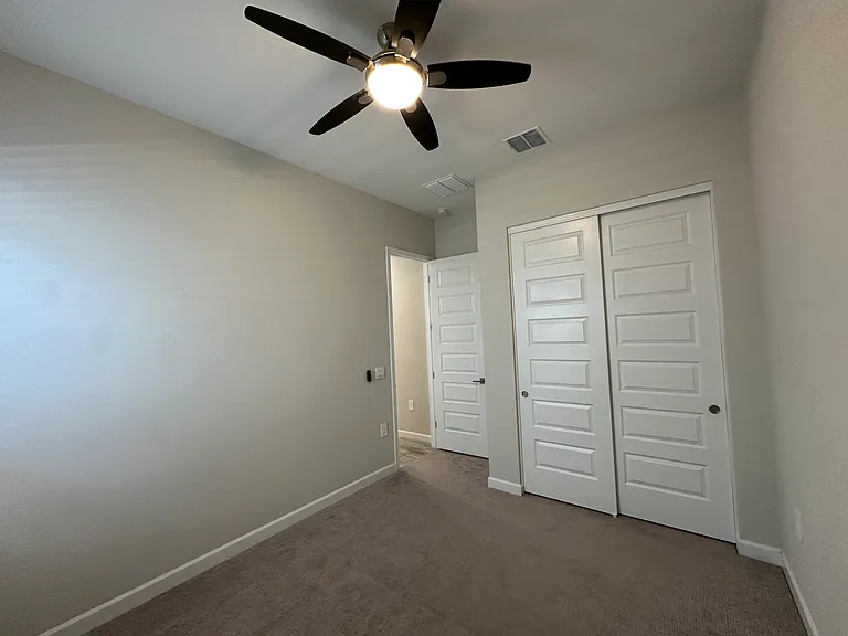 10319 W Harmony Ln — Photo 36