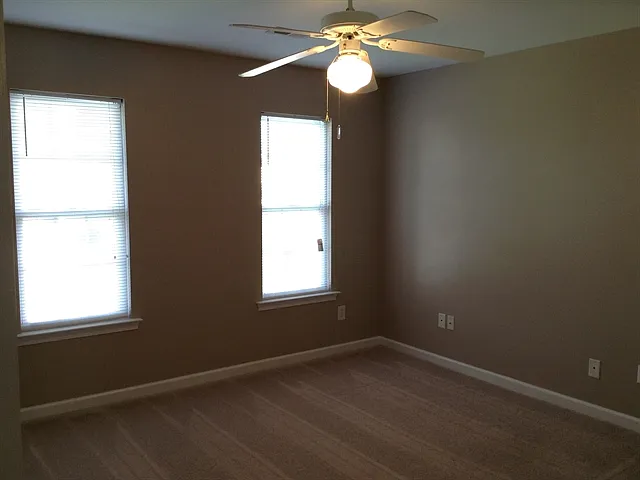 4235 Lindsey Ln — Photo 8