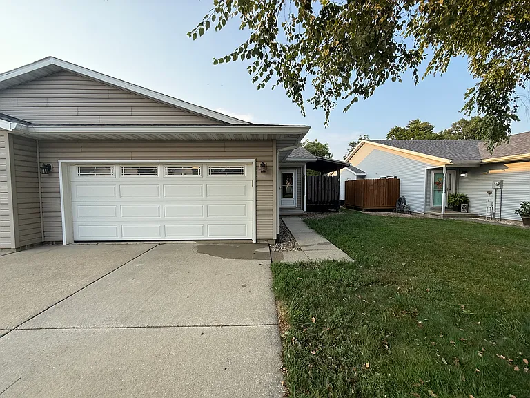153 Wintergreen Dr — Photo 1