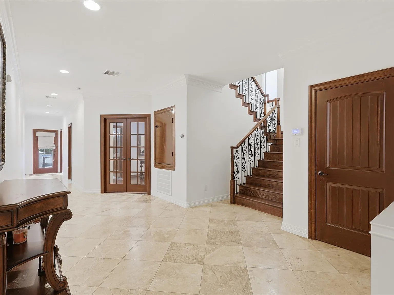 5 bed, 3.5 bath, 4267 sqft, $7,400 — Photo 4