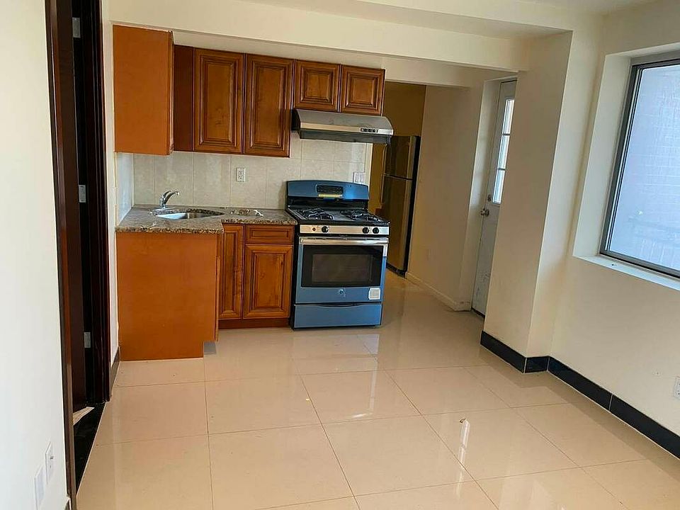 1st image of 92 Canal St #4A