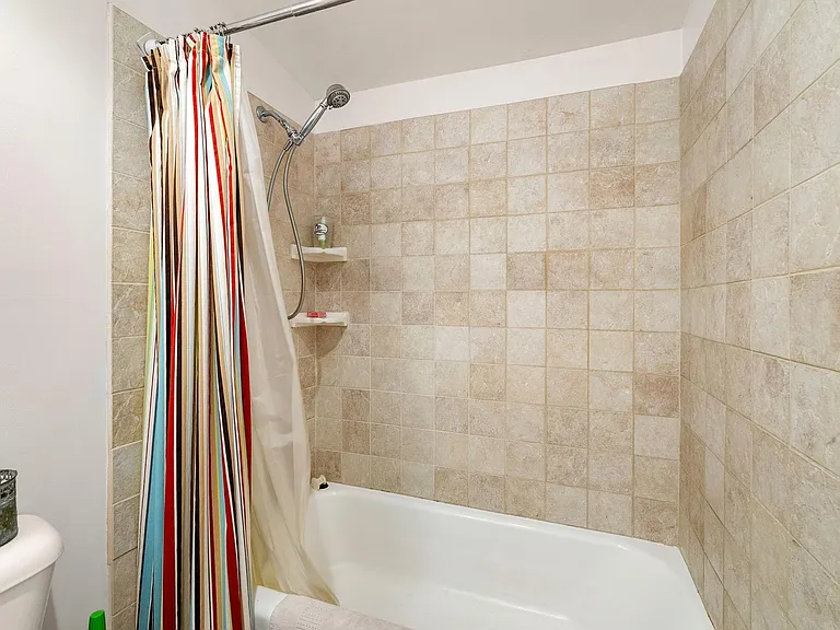 1st (main) bathroom off of hallway