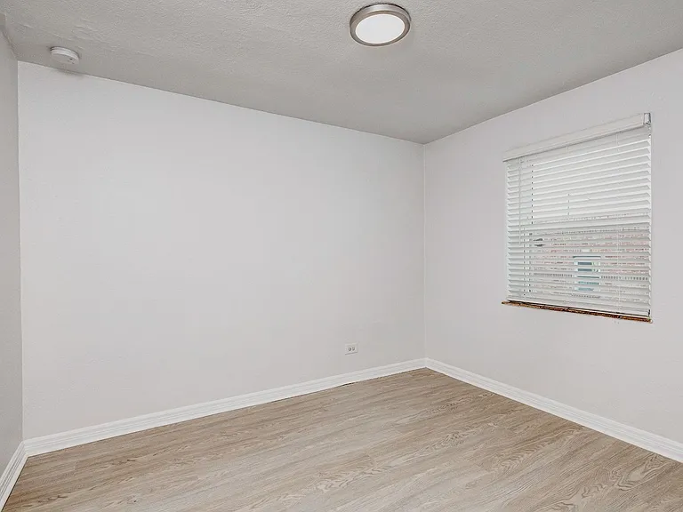1120 S Logan St #14 — Photo 5