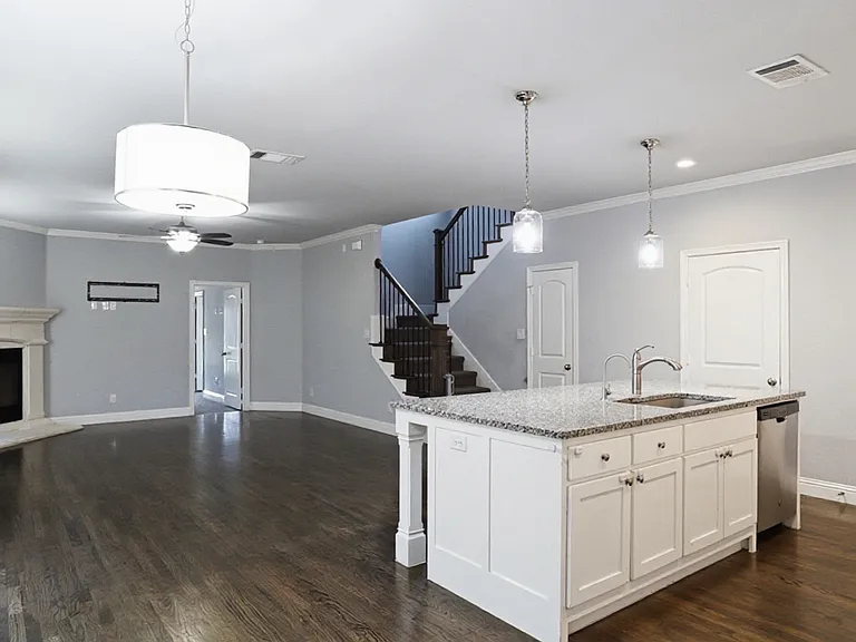 349 Kyra Ct — Photo 2