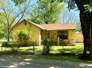1115 S 6th St, Bonham, TX 75418