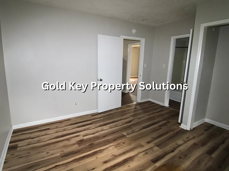 506 W 2nd St — Photo 17