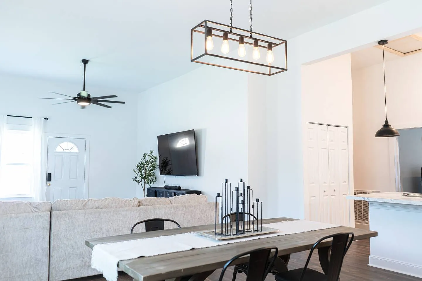 2 bed, 1400 sqft, $1,650 — Photo 3