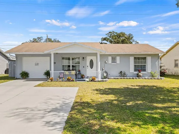 4702 Wisteria Dr, Zephyrhills, FL 33542