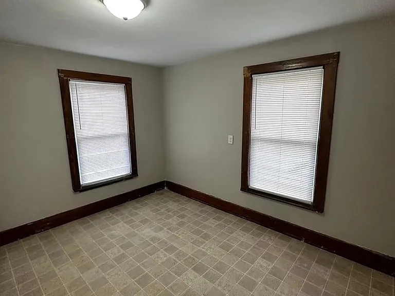 605 N Detroit St — Photo 3