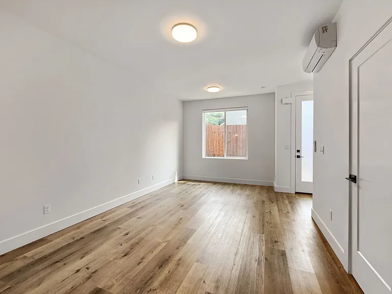 2732 SE 26th Ave — Photo 4