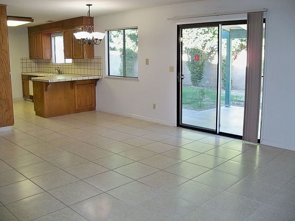 5th image of 2124 Sunny Oak Ct