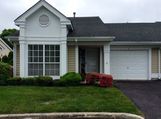 8 Orient Ct, Ridge, NY 11961