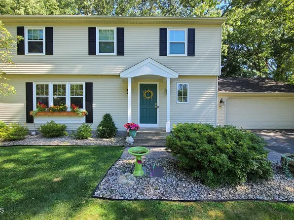 34 Canterbury Road, Clifton Park, NY 12065