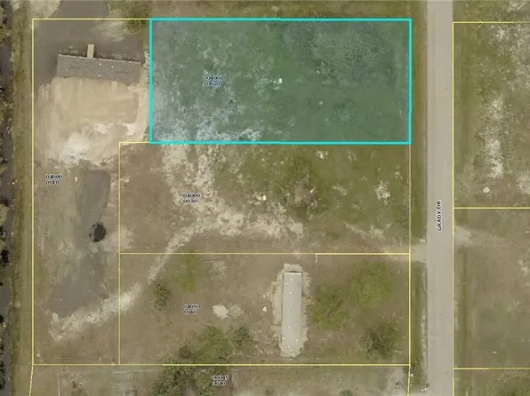 8030 Grady Dr, North Fort Myers, FL 33917