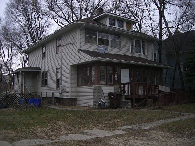 2nd image of 924 8th Ave