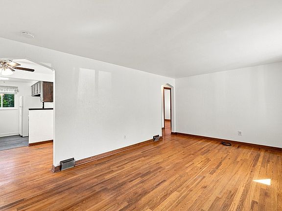 5th image of 3123 Schieck St
