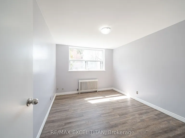 799 Robinson St #11 — Photo 4