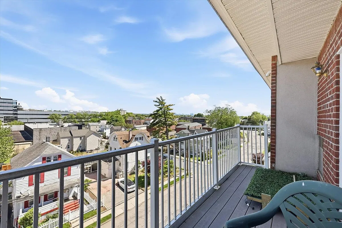 3 bed, 1400 sqft, $3,500 — Photo 1