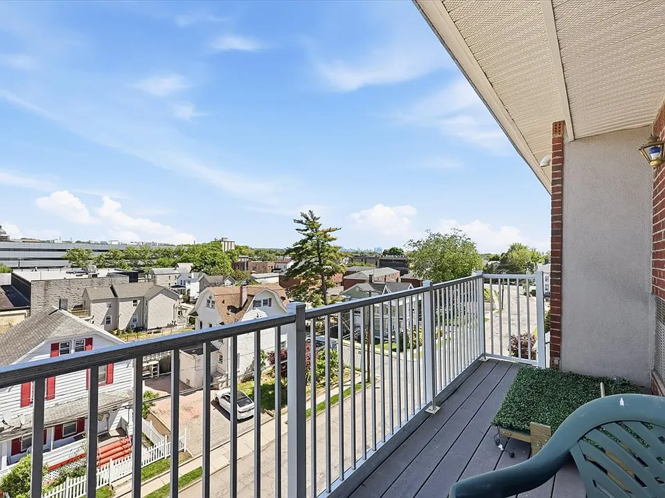 39 Union St #402