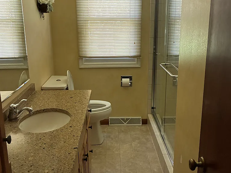 85 S Huron Dr — Photo 10