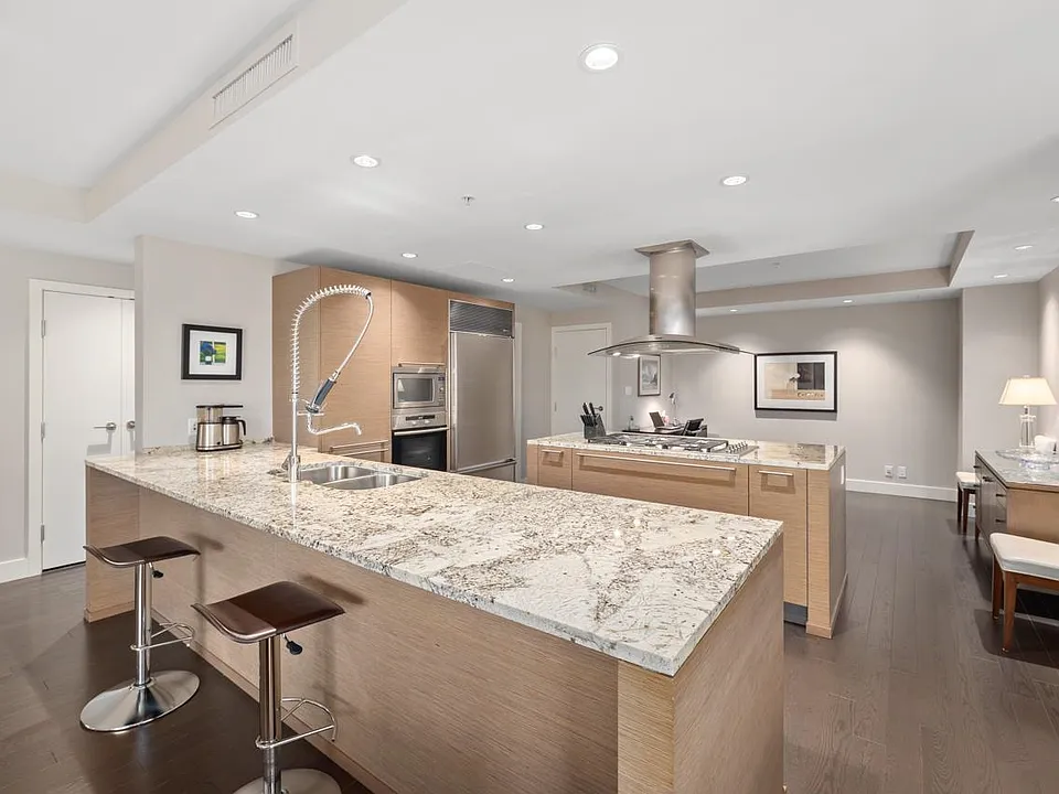 1111 Alberni St #2601
