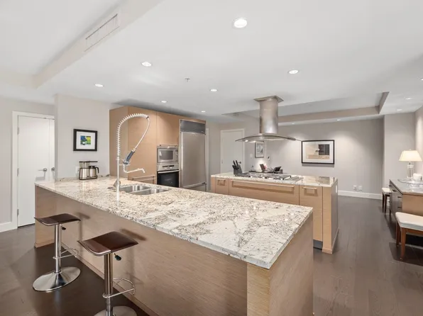1111 Alberni St #2601, Vancouver, BC V6E 4V2