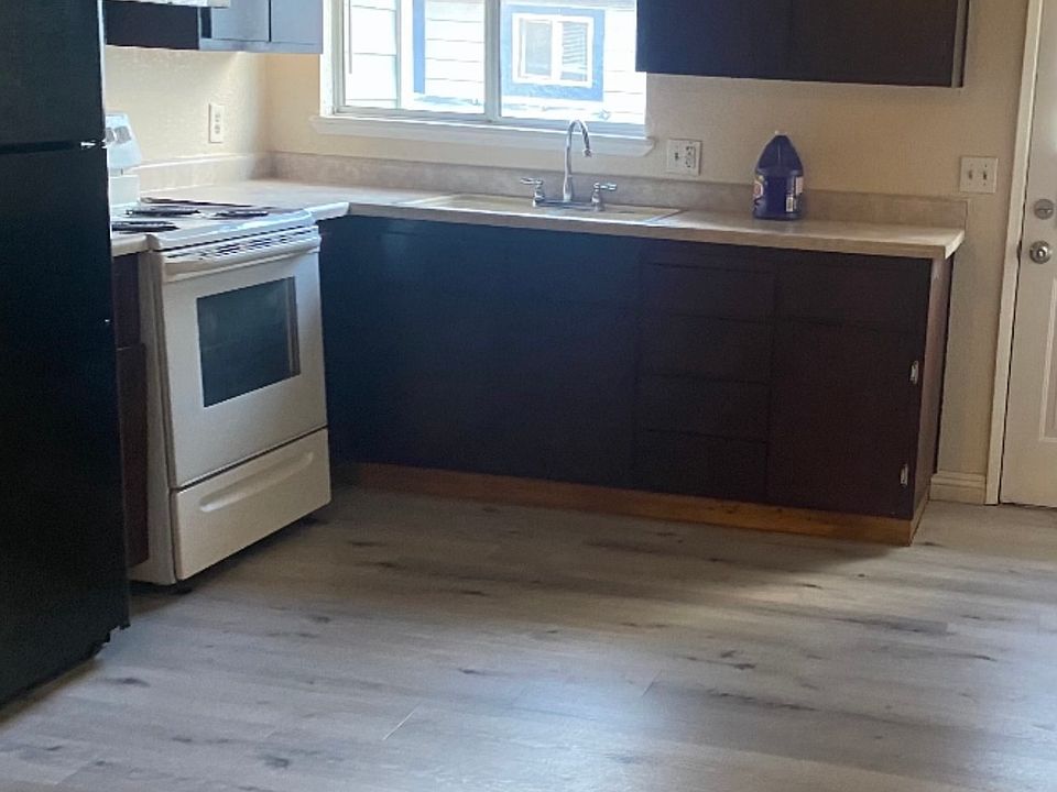 Large Kitchen and dinning area.