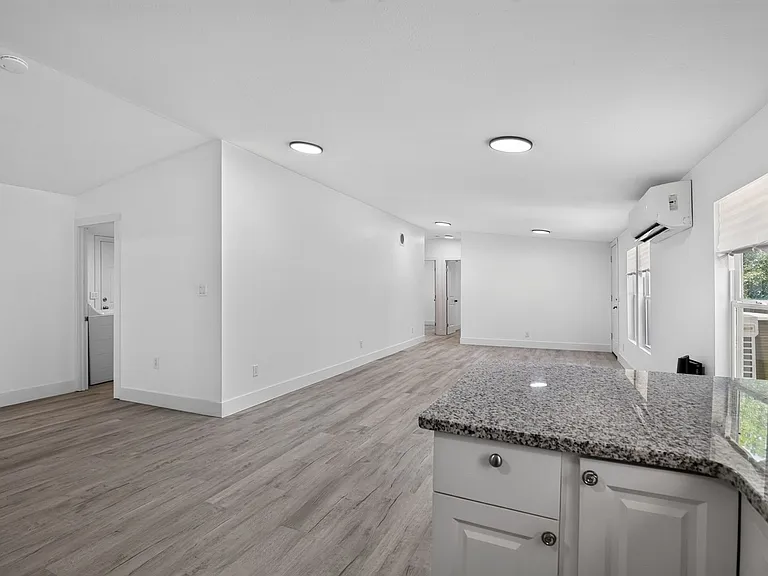 7180 SW 19th Pl — Photo 7