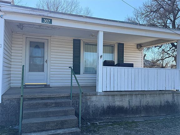 2nd image of 307 Cedar St