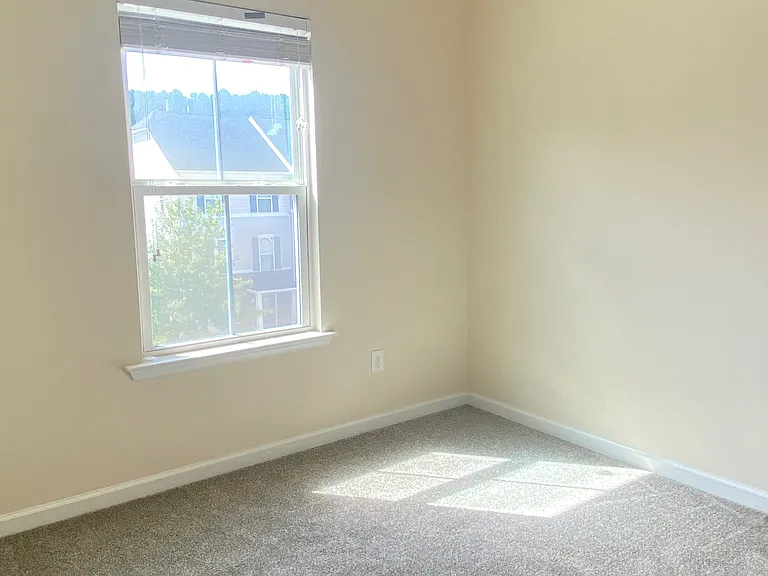 704 Suffield Way — Photo 12