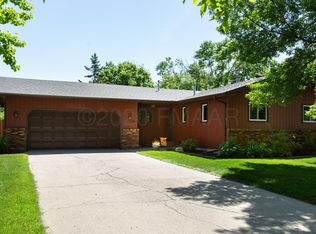 29 Prairiewood Dr S, Fargo, ND 58103