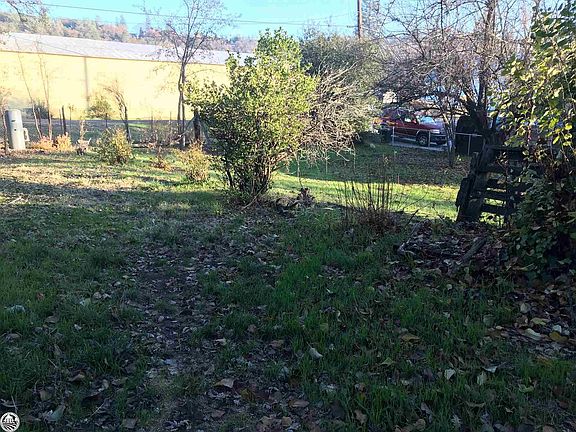 4th image of 18527 Crocker Ave