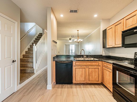 5th image of 12429 Berkeley Square Dr