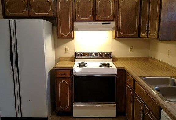 3rd image of 8320 Oak Forest Ln