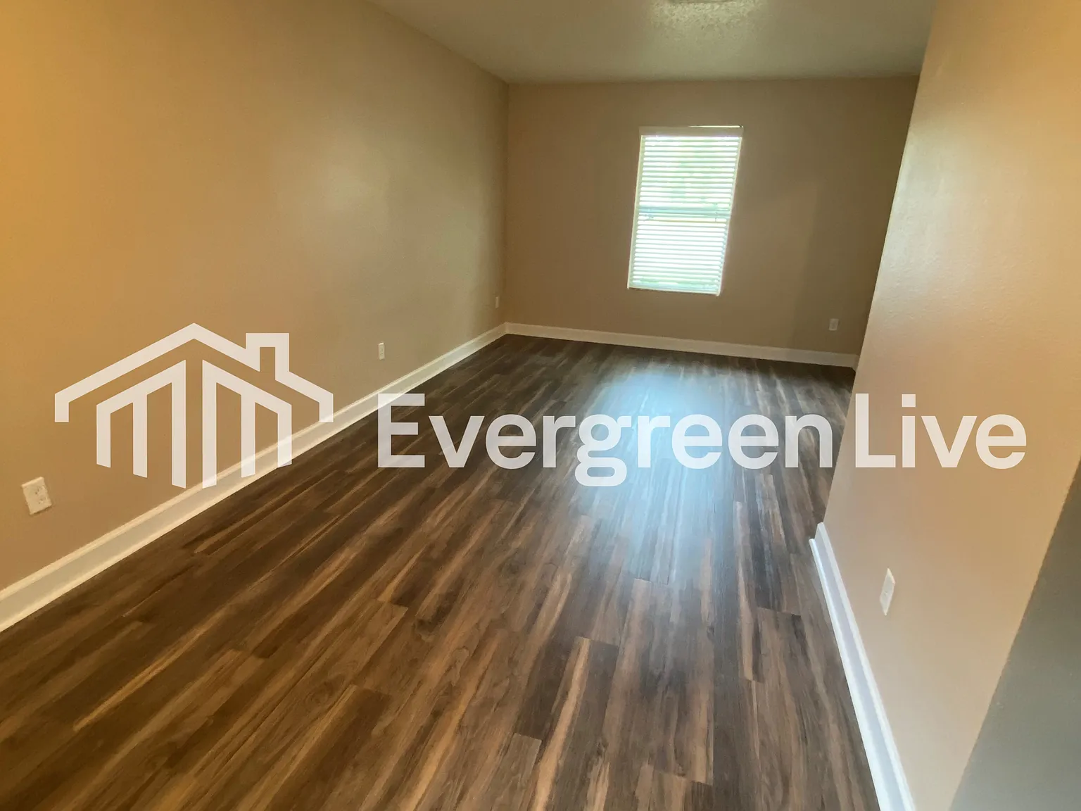 3 bed, 2.0 bath, 1694 sqft, $1,645 — Photo 4
